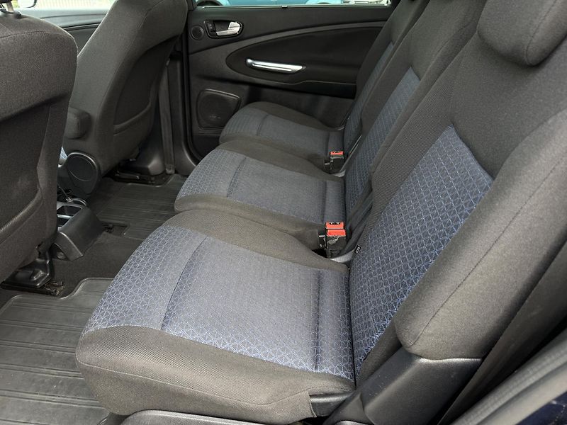 Ford Galaxy 2.0i 107kW 7míst - fotka 17 z 18