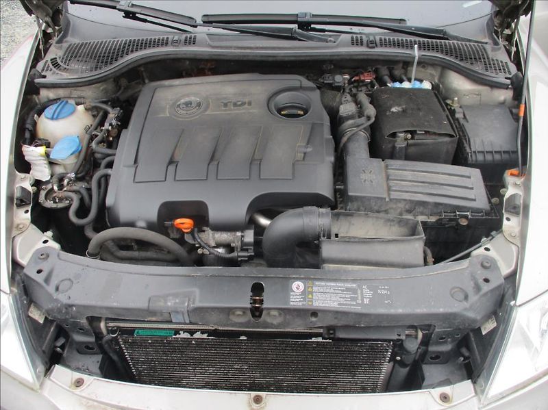 Škoda Octavia 1,6 TDI, klima, tažné zař. - fotka 22 z 25