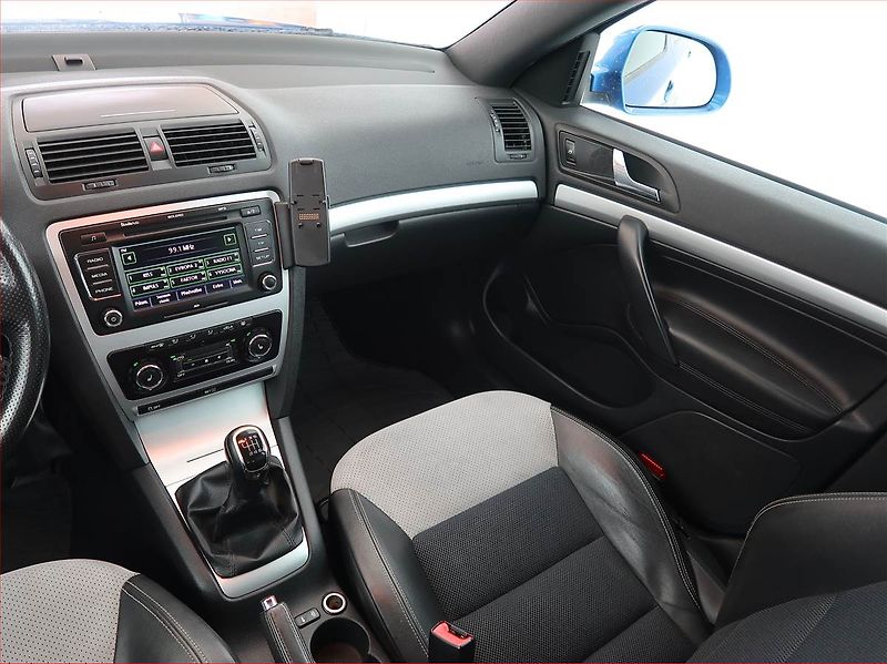 Škoda Octavia (2011) RS 2.0 TSI, Xenony, Tempomat - fotka 8 z 20