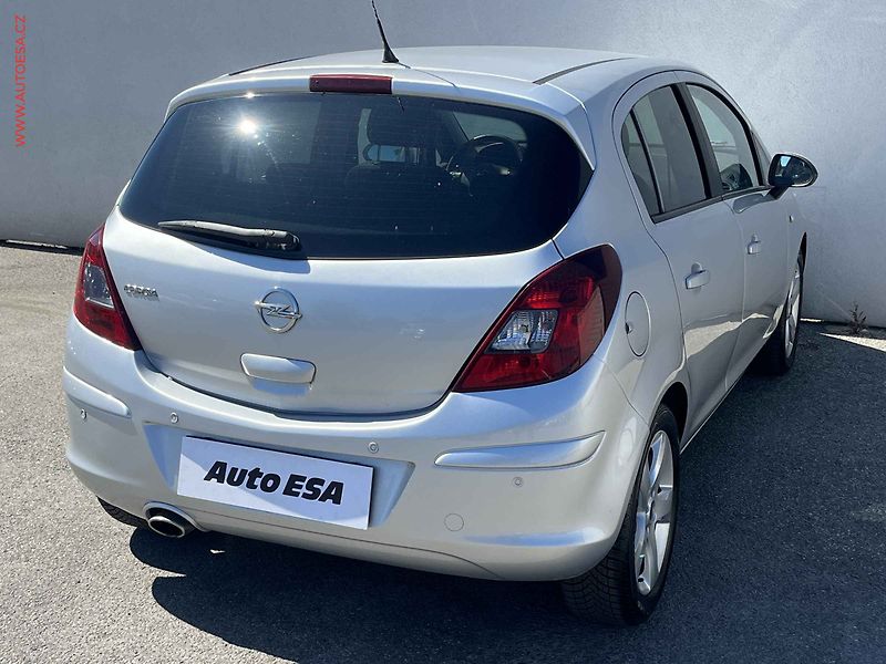 Opel Corsa (2012) 1.2 i, ČR, AC, park.asist - fotka 4 z 13