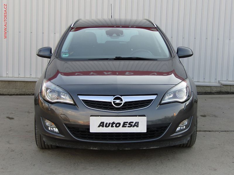 Opel Astra (2011) 1.6 T, Cosmo, bixen, +kola - fotka 2 z 17