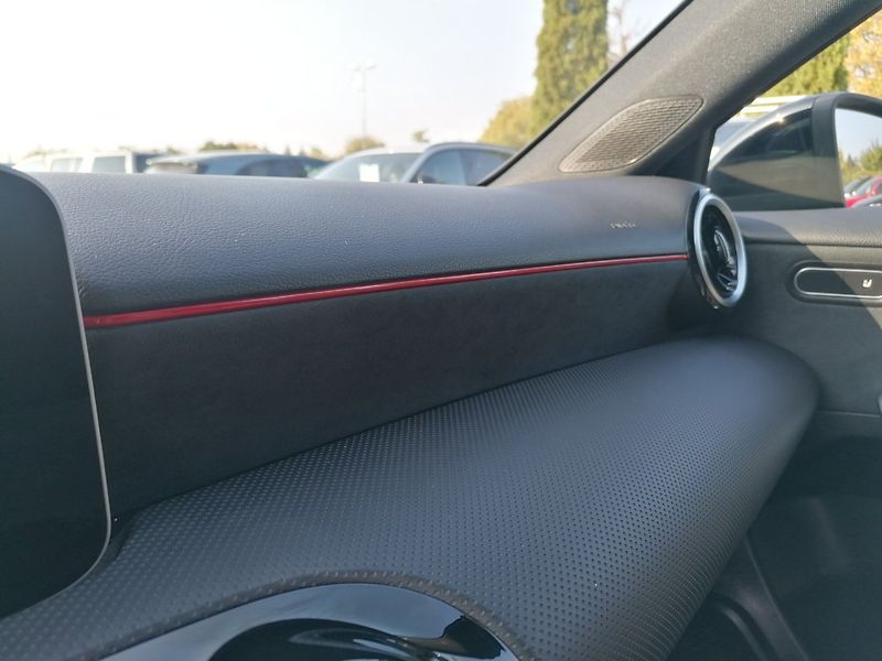 Mercedes-Benz Třídy A (2020) 2.0 200D AMG Line 110kW 9G - fotka 34 z 46