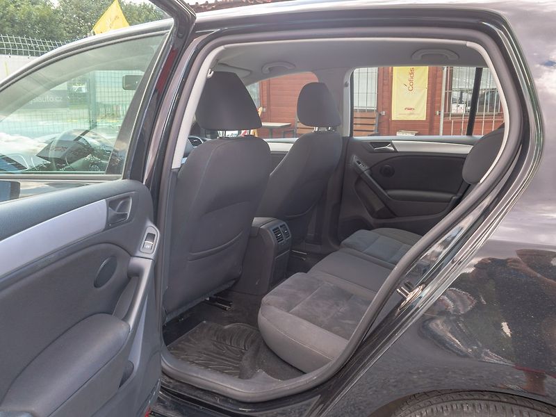 Volkswagen Golf (2011) 1.4TSI 90KW – PO SERVISU - fotka 35 z 48