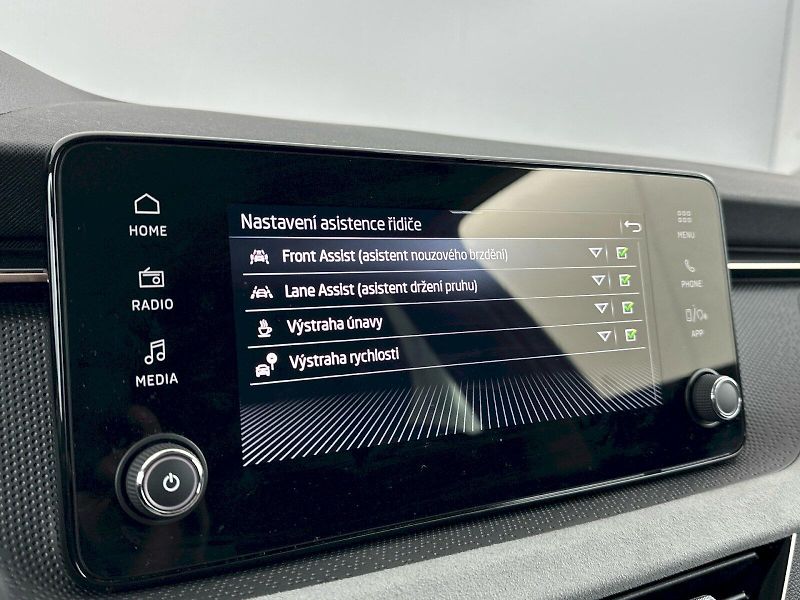 Škoda Scala (2025) 1.0TSI 85kW Top Selection - fotka 12 z 30