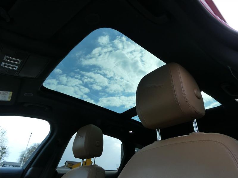 Jaguar F-Pace 2,0 D200 SE,1.maj,ČR,DPH,Pano - fotka 34 z 40