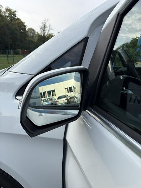 Mercedes-Benz Třídy V (2021) V 300 d 4MATIC AMG Line long - fotka 26 z 27