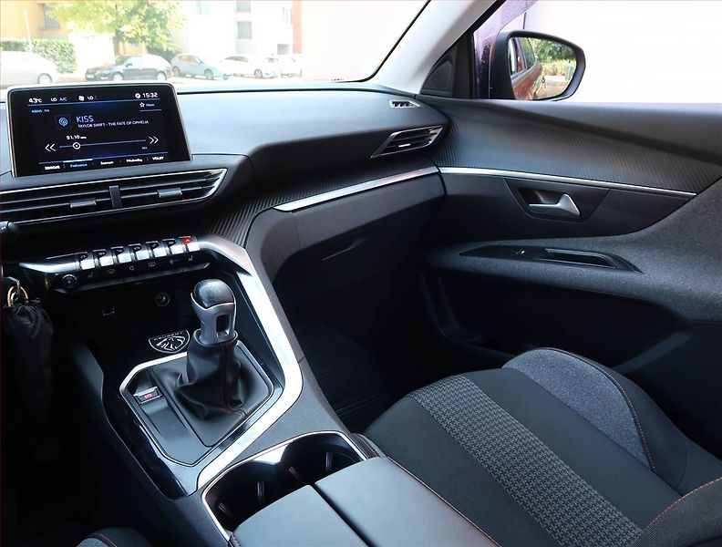 Peugeot 3008 (2018) 1.6 BlueHDi, Tempomat - fotka 8 z 18