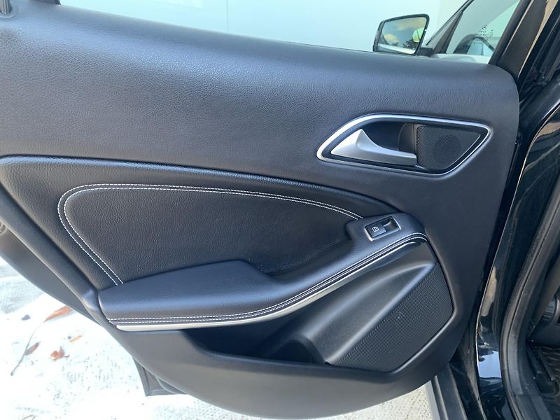 Mercedes-Benz GLA (2019) 220d 4 Matic, ser.knížka - fotka 12 z 30
