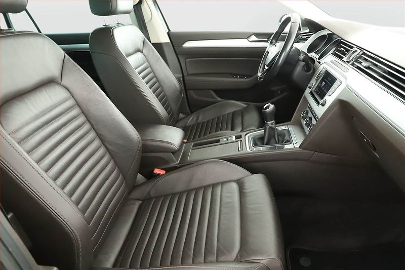 Volkswagen Passat (2016) 1.6 TDI, Navi, Tempomat - fotka 7 z 15