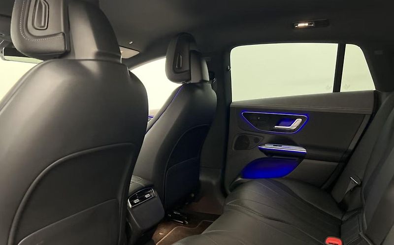 Mercedes-Benz EQE 350+ Avantgarde Ambient - fotka 13 z 23