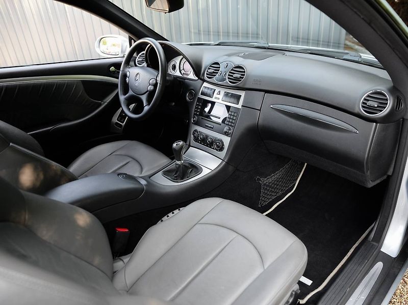 Mercedes-Benz CLK (2007) 220 CDI AVANTGARDE - fotka 19 z 20
