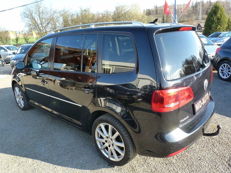 Volkswagen Touran 1.2 tsi Highline - fotka 7 z 19