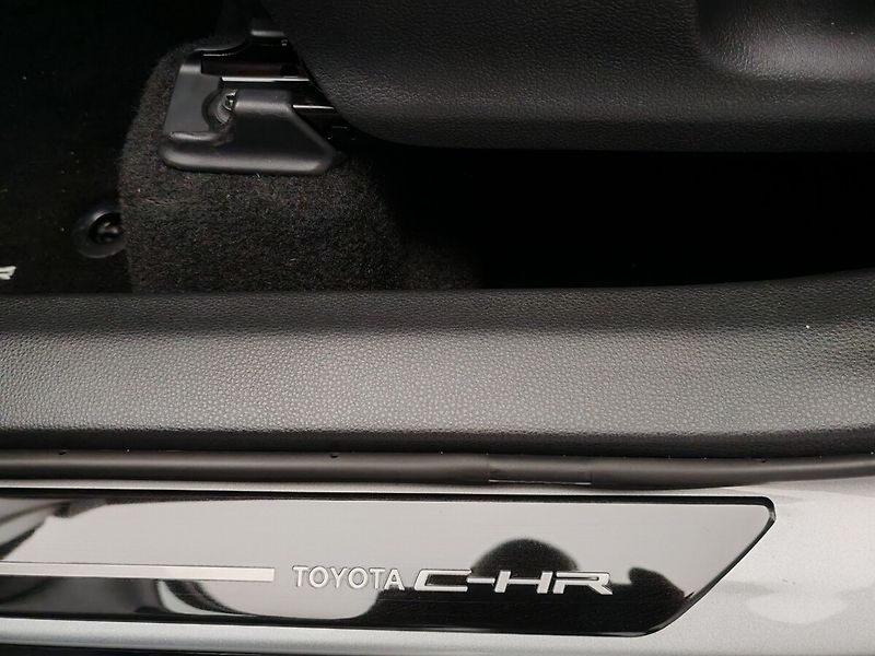 Toyota C-HR 2.0 Hybrid E-CVT Style - fotka 19 z 39