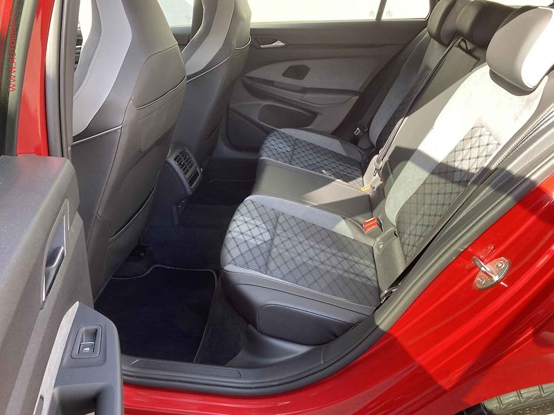 Volkswagen Golf (2023) 1.5 TSi, ČR, LED, navi, park - fotka 10 z 19