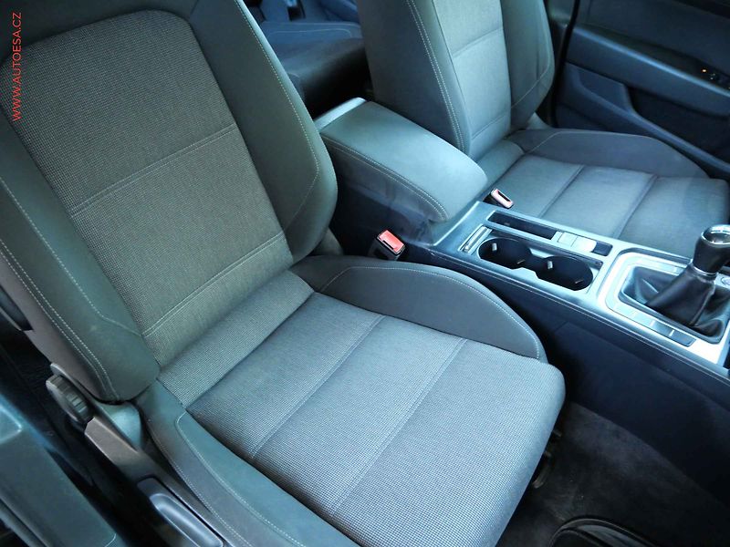 Volkswagen Passat (2015) 2.0 TDi, LED, kamera, STK5/28 - fotka 11 z 21