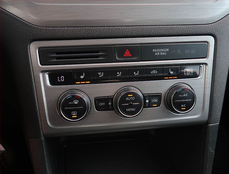 Volkswagen Golf Sportsvan (2015) 1.2 TSI, Automat, ČR,1.maj - fotka 16 z 21