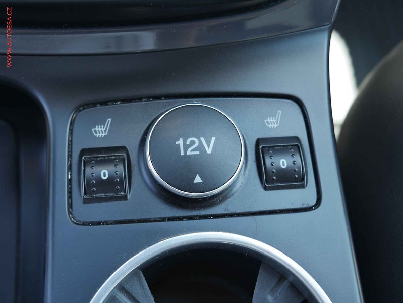 Ford Kuga (2015) 2.0 TDCi 4x4, ČR, AC, xenon - fotka 17 z 20