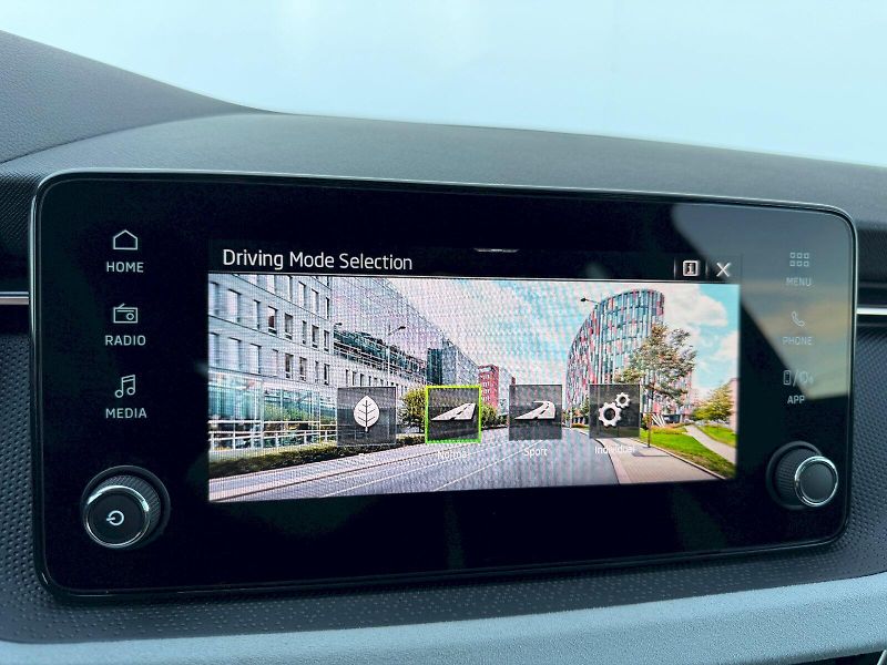 Škoda Kamiq (2025) 1.0 TSI 85kW Top Selection - fotka 19 z 35