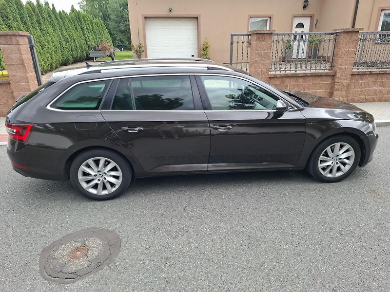 Škoda Superb (2016) 2.0 TDI Elegance, alkantara - fotka 5 z 21