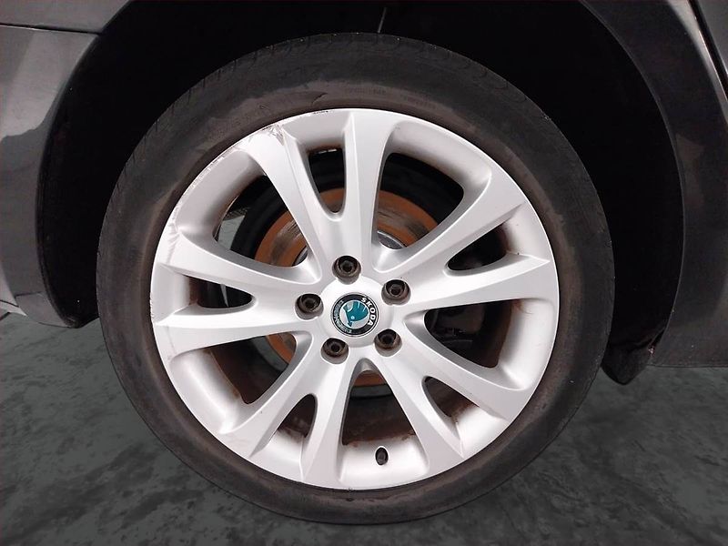 Škoda Superb (2011) Elegance 2.0 TDI, 4X4 - fotka 15 z 21