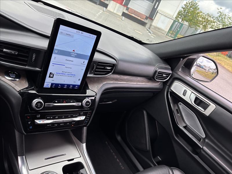 Ford Explorer 3,0 V6 PHEV Platinum AWD 7Míst - fotka 58 z 65