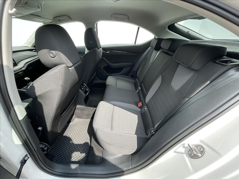 Škoda Octavia 1,0 TSI Ambition Plus LED+PDC - fotka 16 z 23