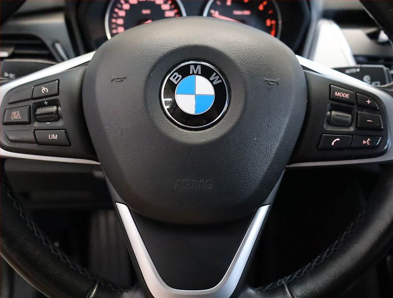 BMW Řada 2 (2017) Luxury Line 218d Gran Tourer - fotka 23 z 26