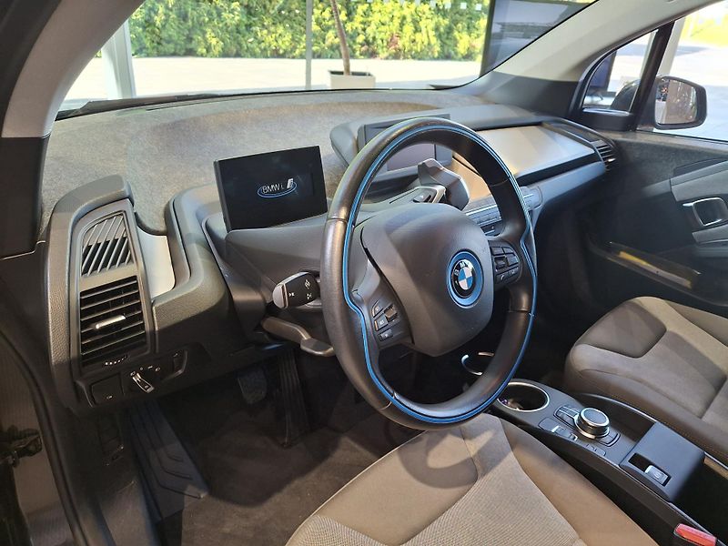 BMW i3 120Ah - fotka 7 z 17