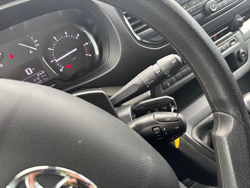 Toyota ProAce Verso 2,0 D-4D L2 - fotka 17 z 23