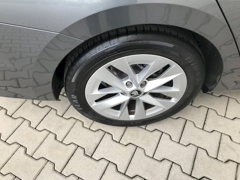 Škoda Octavia (2025) COMBI TOP SELECTION 1,5 TSI 85 - fotka 11 z 25