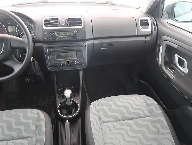 Škoda Fabia (2009) 1.4 16V, nová STK - fotka 8 z 13
