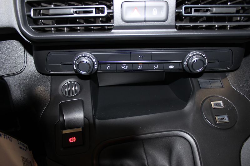 Peugeot Rifter (2026) ALLURE PureTech 110 S&S MAN6 - fotka 10 z 19