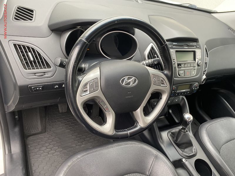 Hyundai ix35 (2013) 1.6 GDi, ČR, AC, tempo, park - fotka 12 z 15