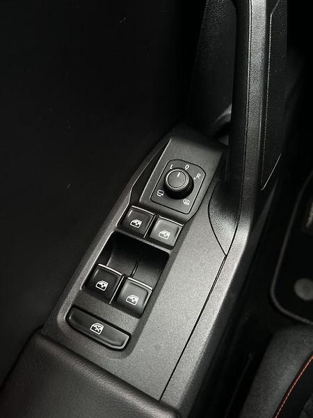 Seat Leon 1.5eTSI 110kW DSG FR-Line  - fotka 19 z 23
