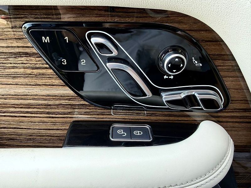 Land Rover Range Rover 4.4 SDV8 VOGUE, PANORAMA, VZDU - fotka 25 z 32