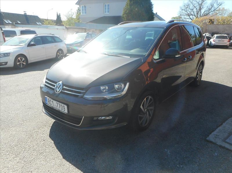 Volkswagen Sharan 2,0 TDi SOUND - fotka 1 z 38