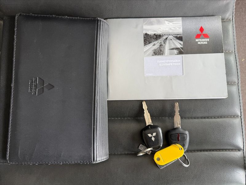 Mitsubishi Outlander 2,4 MIVEC 125kW-LPG-4x4-SERVIS - fotka 29 z 33
