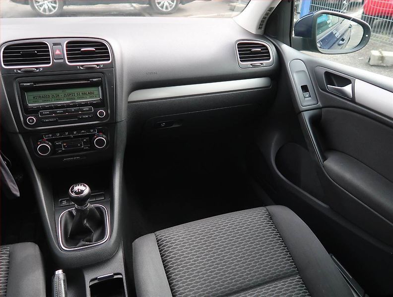 Volkswagen Golf (2010) 1.6 TDI, Serv.kniha, Tempomat - fotka 8 z 16
