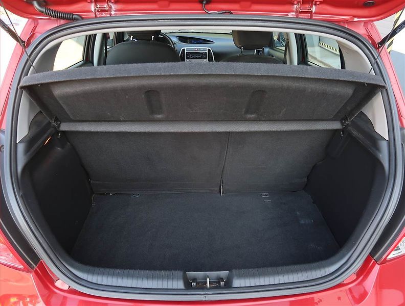 Hyundai i20 (2014) 1.2, Serv.kniha - fotka 13 z 15