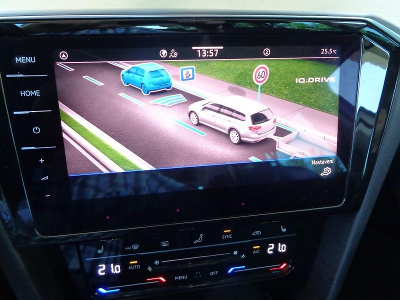 Volkswagen Passat 2.0 TDI DSG Elegance 110 kW - fotka 18 z 30