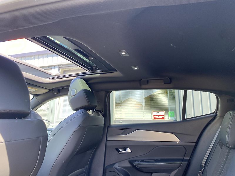 Peugeot 408 GT - Hybrid 145 e-DCS6 - fotka 31 z 42