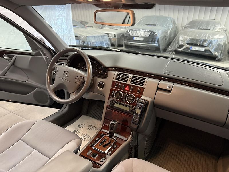 Mercedes-Benz Třídy E (2001) 280I V6 ,150kw, velmi krásný!! - fotka 21 z 35
