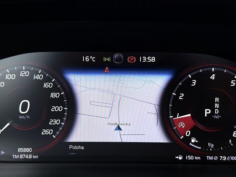 Volvo XC40 T2 FWD // CORE // PANORAMA - fotka 21 z 30