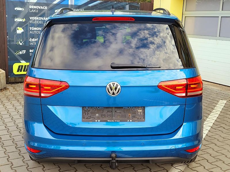 Volkswagen Touran TSi *CEBIA* 1.maj,SERV.KNIHA - fotka 11 z 47