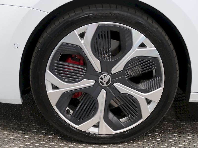 Škoda Octavia (2026) RS 2.0TSI 195KW DSG TAŽNÉ PANO - fotka 46 z 48