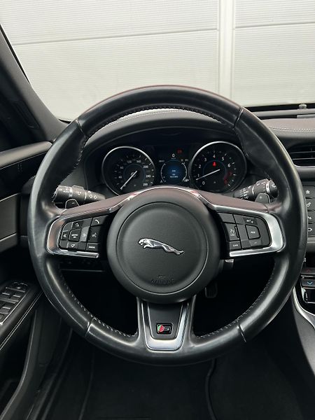 Jaguar XF 3.0 Aut. 380HP! S AWD Edition  - fotka 8 z 25