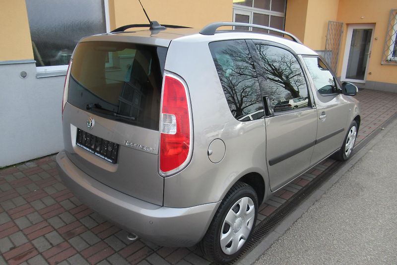 Škoda Roomster 1.2 TSi AUT. KLIMA  NAVIGACE - fotka 2 z 23