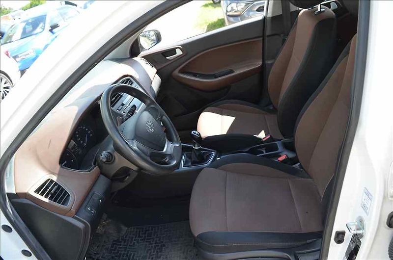 Hyundai i20 (2015) 1,2 - fotka 19 z 24