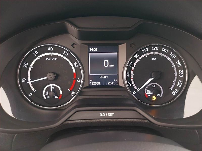 Škoda Octavia (2014) RS 2.0 TSI, Bi-Xenony - fotka 11 z 22