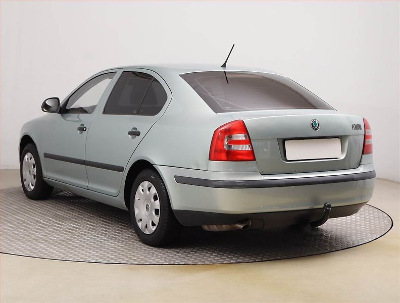 Škoda Octavia (2011) 1.6, Serv.kniha - fotka 4 z 15